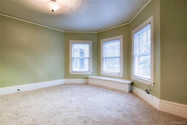 Building Photo - 25 Maple Ave