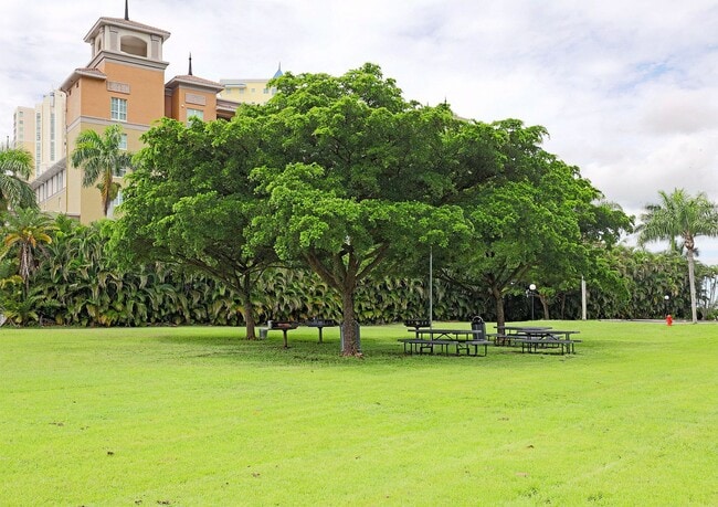 Building Photo - Palm Beach Landings  2885-502A
