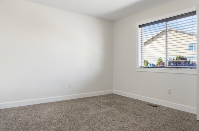 Building Photo - 1259 SilverCrest Dr