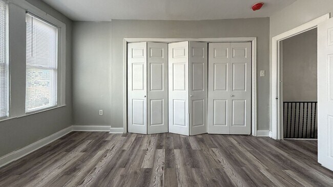Building Photo - 5502 Willows Ave
