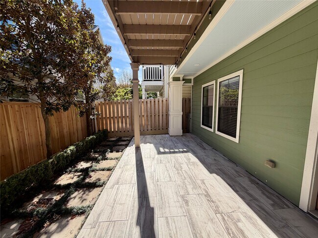 Building Photo - 2710 Nicholson St