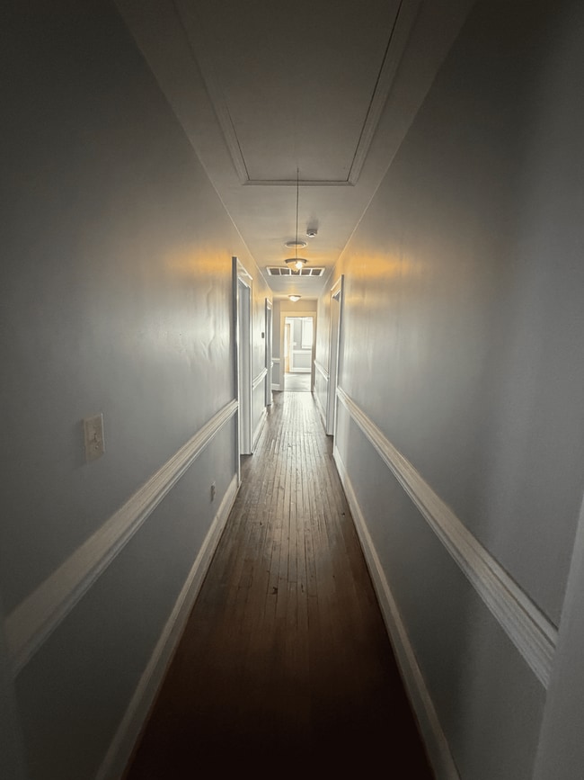 Building Photo - 2,000 square feet - Residential or Commercial Use