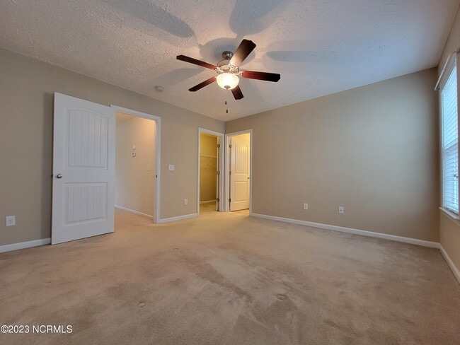 Building Photo - 416 Amaryllis Ln