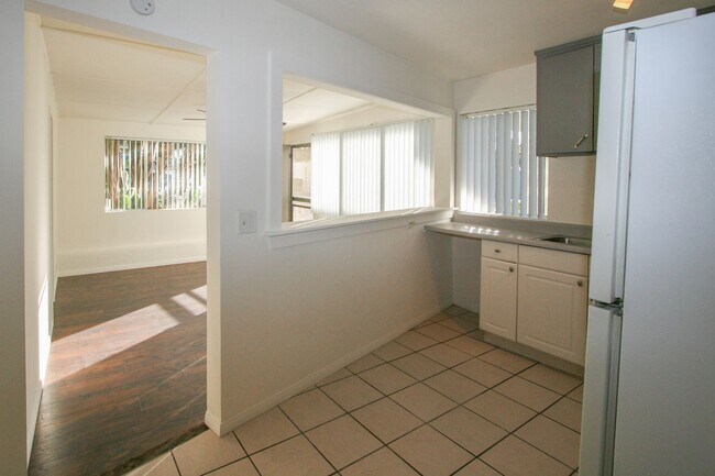 Building Photo - Charming 2 Bedroom/1 Bath in the Heart of North & South Park, ONLY $1000 DEPOSIT!