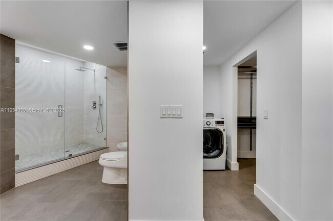 Building Photo - 720 NE 69th St