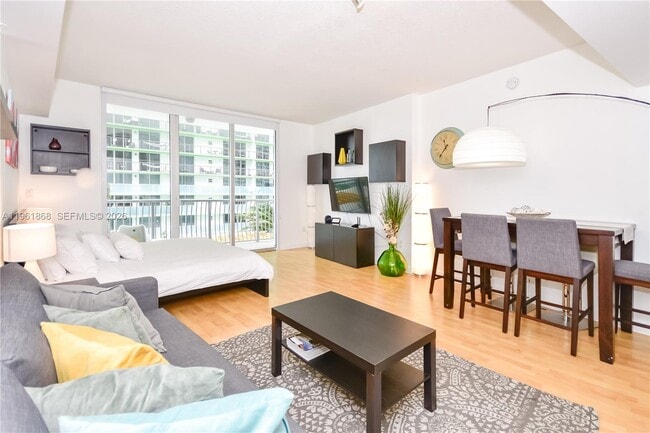 Building Photo - 1750 N Bayshore Dr