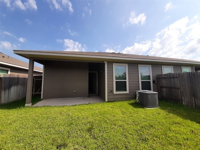 Building Photo - 9881 Grosbeak Ln