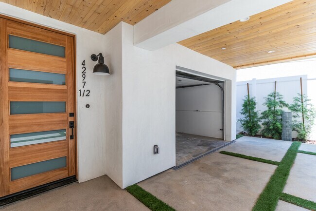 Building Photo - 4293 Tujunga Ave