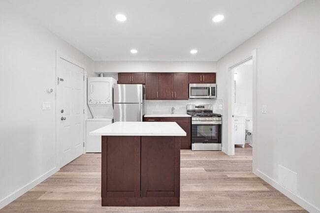 Building Photo - 561 Broad St