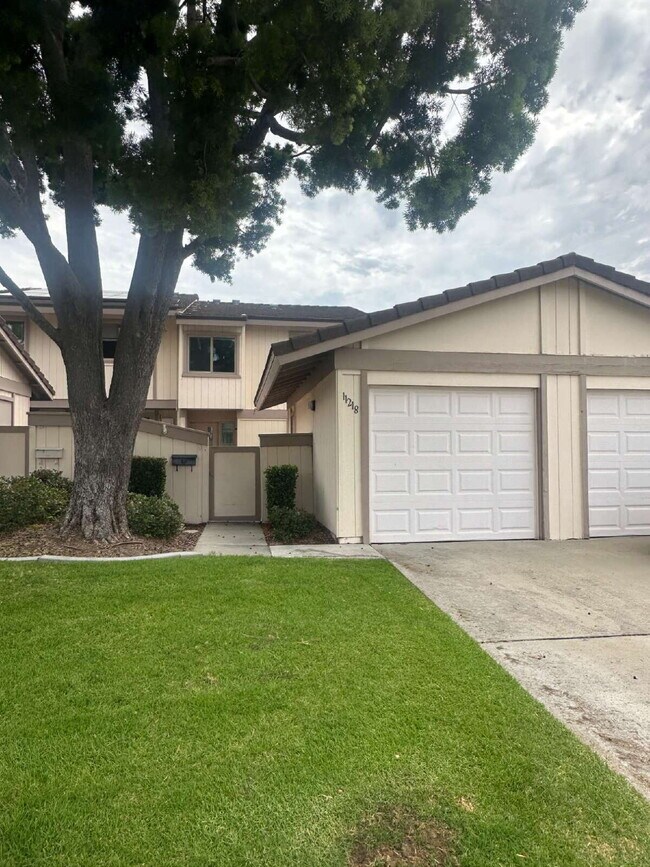 Building Photo - $3,750- 3 Bed / 2.5 Bath Renovated Townhome in Poway