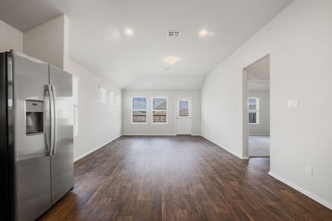 Building Photo - Thriving 3 Bedroom, 2 Bath Home in San Mar...
