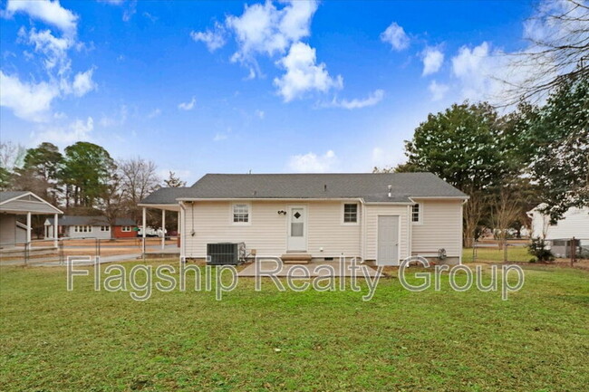 Building Photo - 1305 Robin St