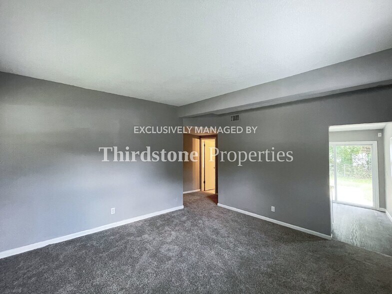 Building Photo - 2212 W 12th St