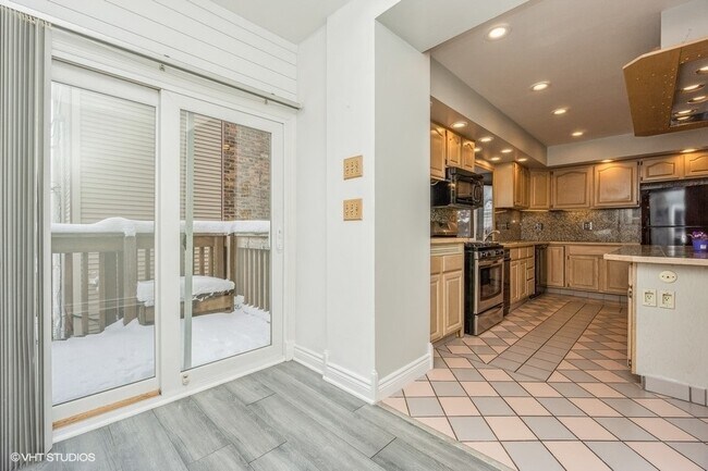 Building Photo - 1130 S Oak Park Ave