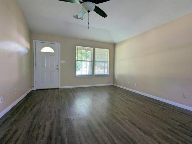 Building Photo - 12115 Royal Green Dr