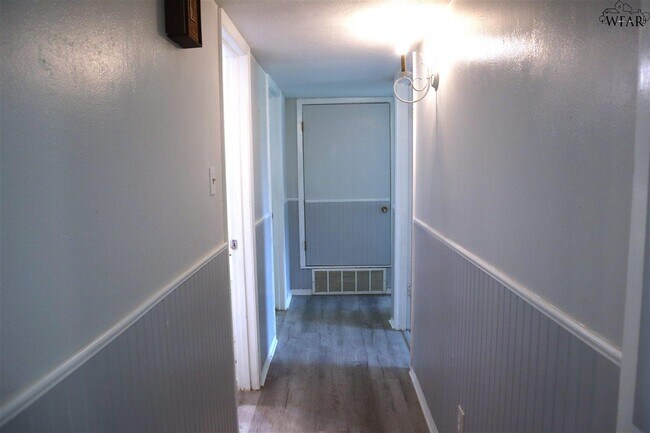 Building Photo - 4600 Sierra Madre Dr