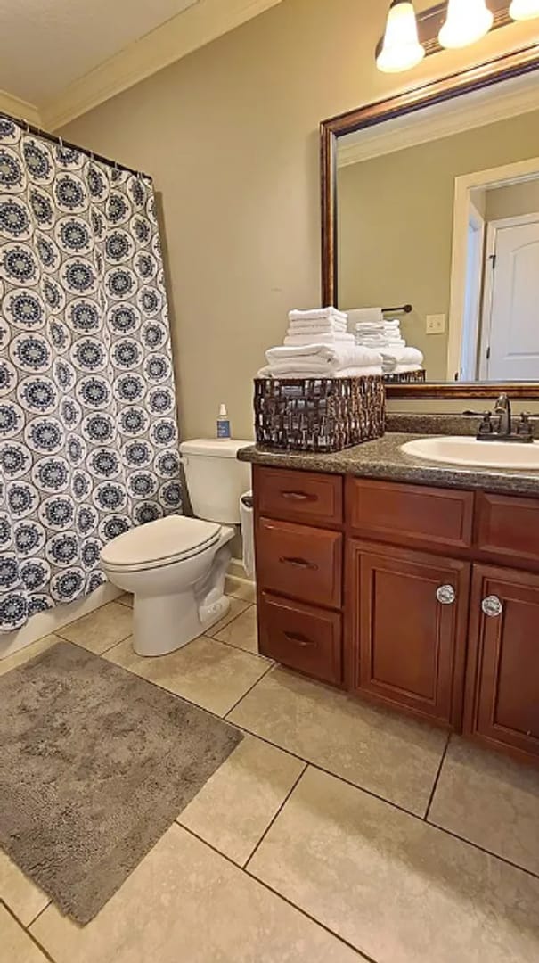Building Photo - Charming 3-Bedroom Home with Lake Views and Modern Amenities in Hahira, GA