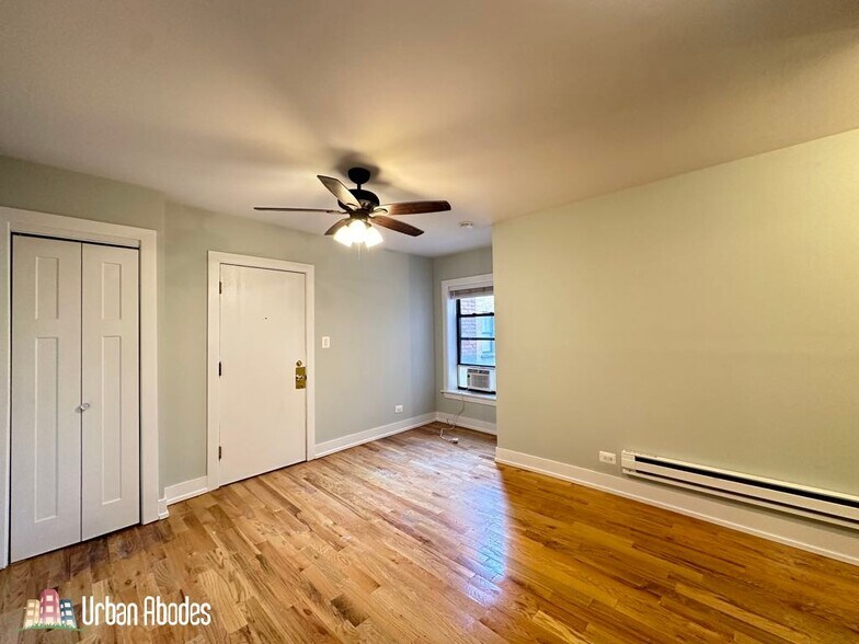 Building Photo - 816 W Cornelia Ave