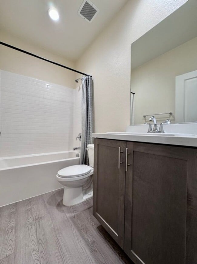 Building Photo - Stunning 2021 built 4 bedroom home for LEA...