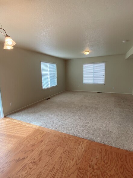 Building Photo - 2464 Sierra Springs Dr