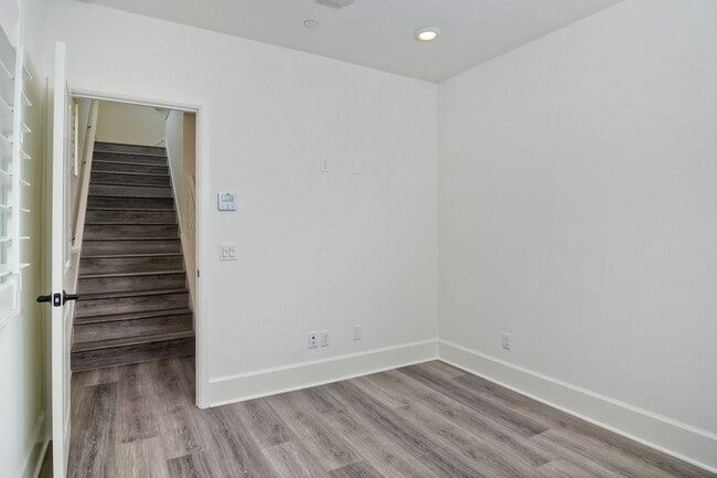 Building Photo - 3 Bedroom Townhome at Bayside Cove!