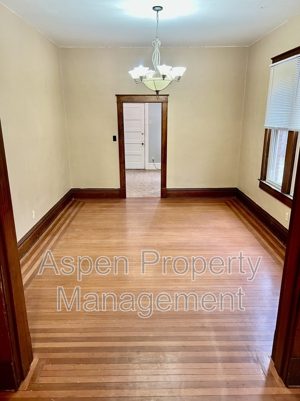 Building Photo - 1626 Dodge St