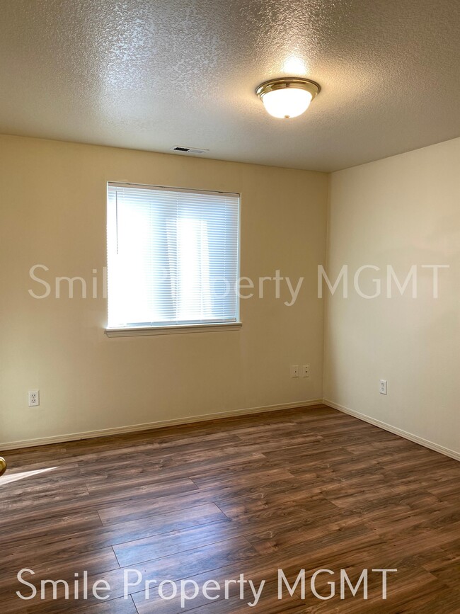 Building Photo - 2523 SE 105th Ave