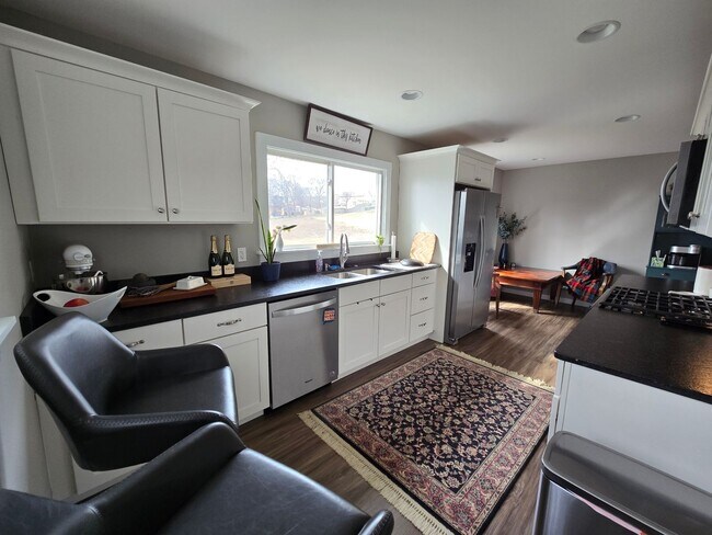 Building Photo - Newly remodeled 2BR/2BA Home in Farragut