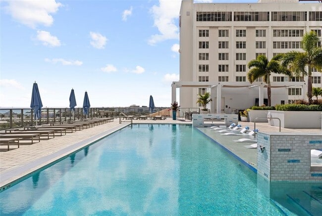 Building Photo - 301 1st St S