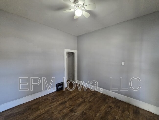 Building Photo - 208 Clay St