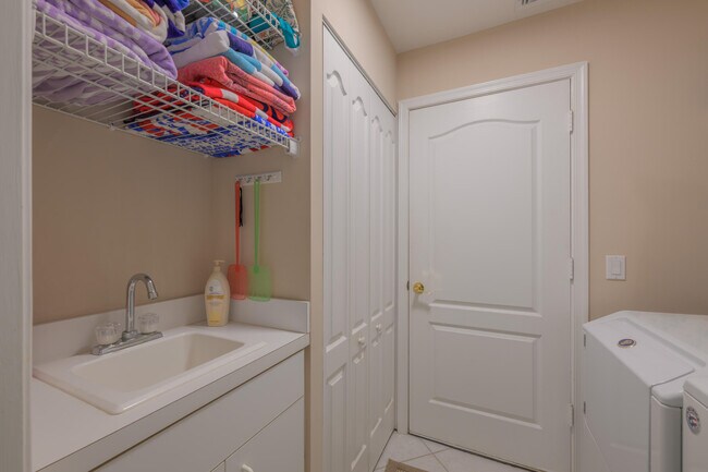 Building Photo - 4139 NE Moon River Cir