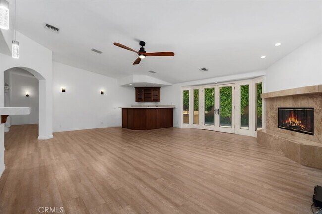 Building Photo - 600 Cliff Dr