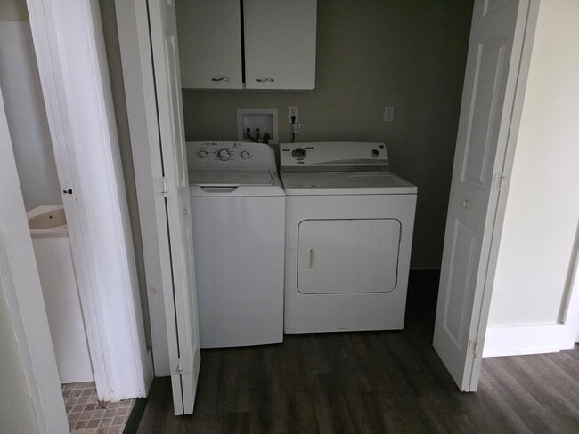 Building Photo - Spacious 2-Bedroom, 1-Bathroom Home – $1,300/Month | Move-In Special Available