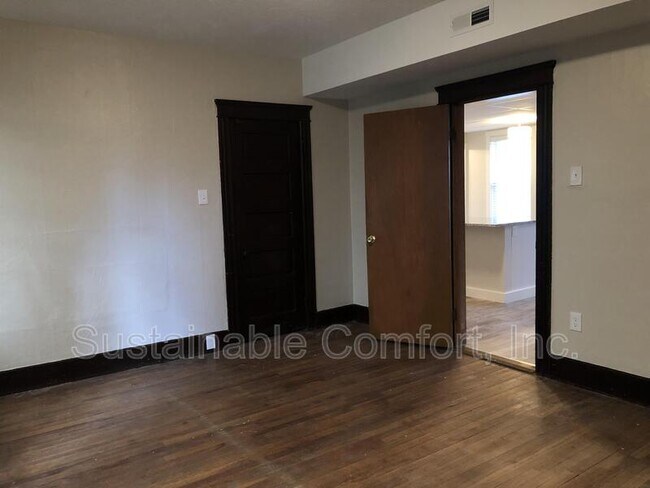 Building Photo - 12 Creston St