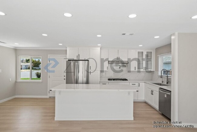 Building Photo - 1723 Laine Ave