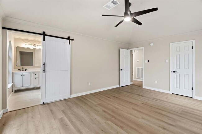 Building Photo - 900 Morgan Hill Dr