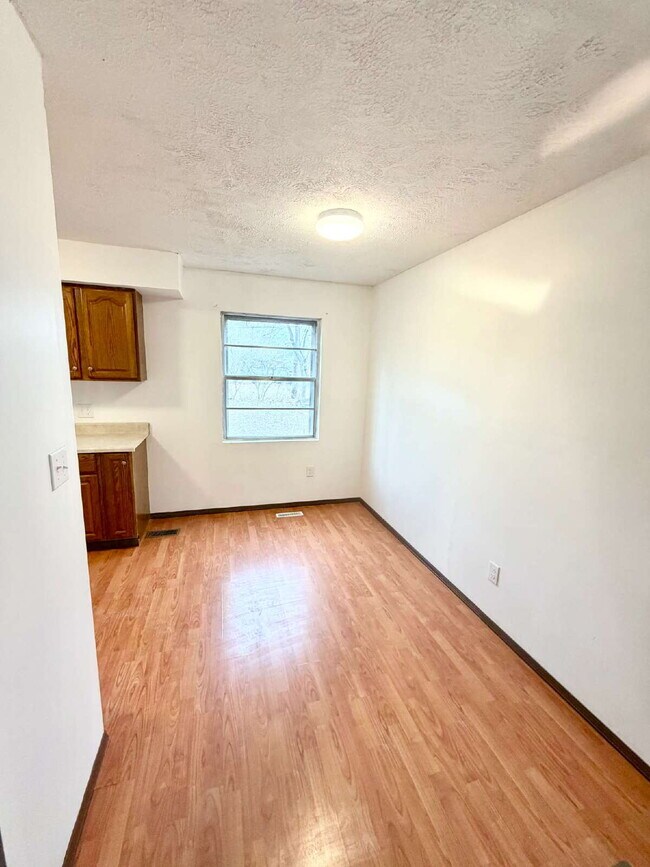 Building Photo - Fully Renovated 3 Bedroom 1 bath Home!