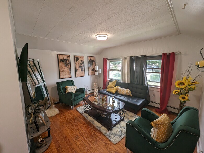Building Photo - 26 Lavergne St