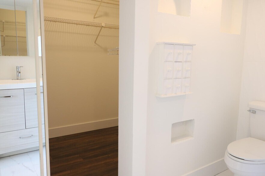 Building Photo - 3710 Whitehall Dr
