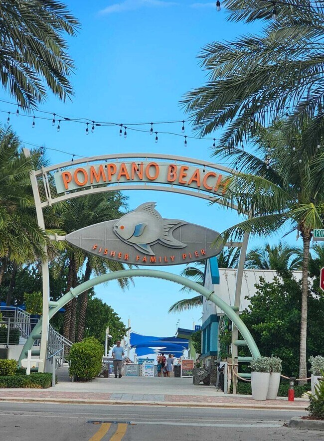 Building Photo - 505 N Riverside Dr