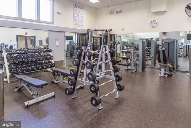 Building Photo - 20930 Valley Forge Cir