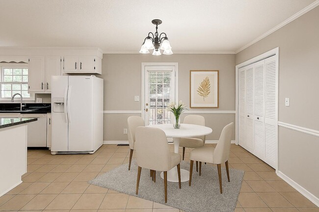 Building Photo - MOVE-IN SPECIAL!! $250 OFF First Month