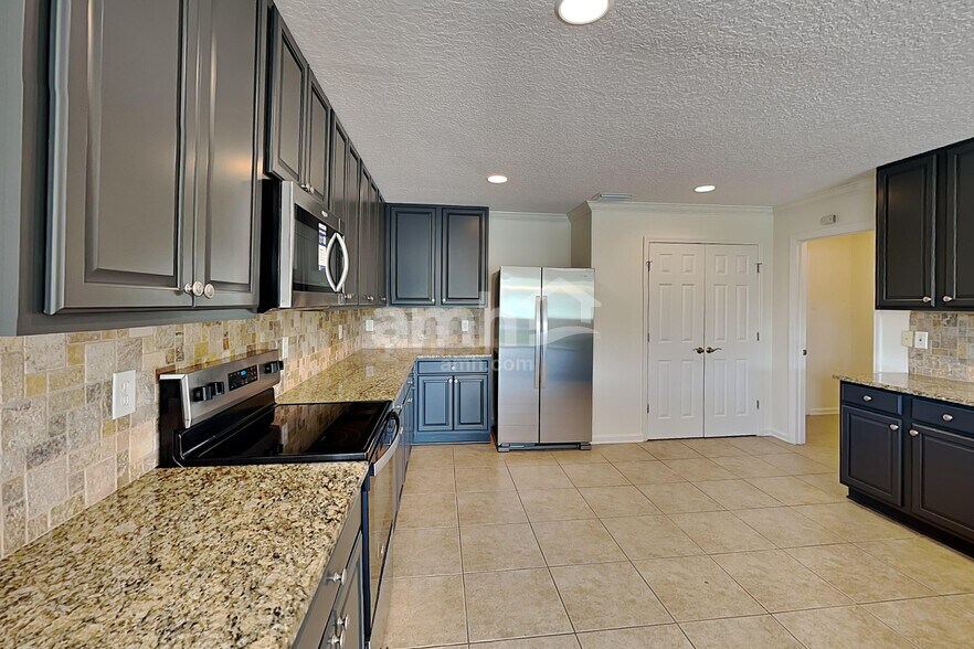 Building Photo - 385 Bostwick Cir