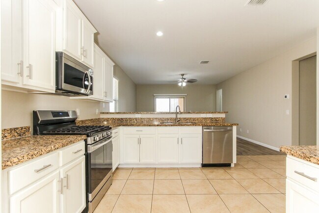 Building Photo - 7024 S 78th Dr