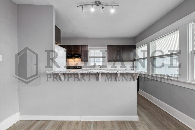 Building Photo - 3321 E Victor St