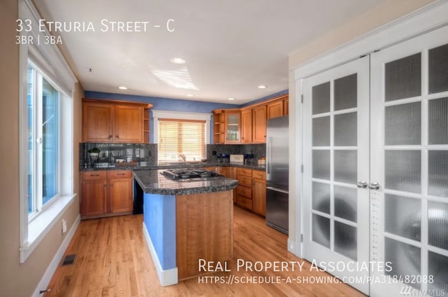 Building Photo - 33 Etruria St