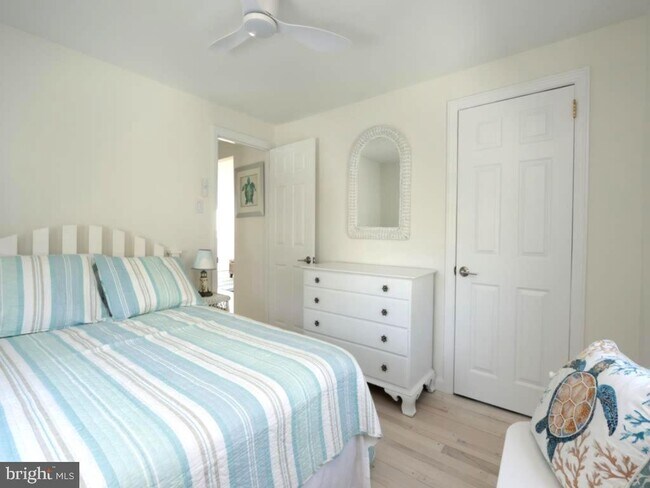 Building Photo - 121 E Sand Dune Ln