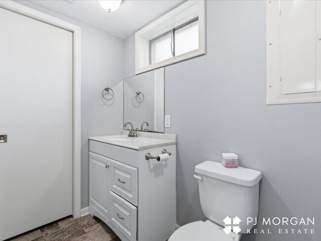 Building Photo - Adorable Westside Home Just Steps from Rockbrook Village!