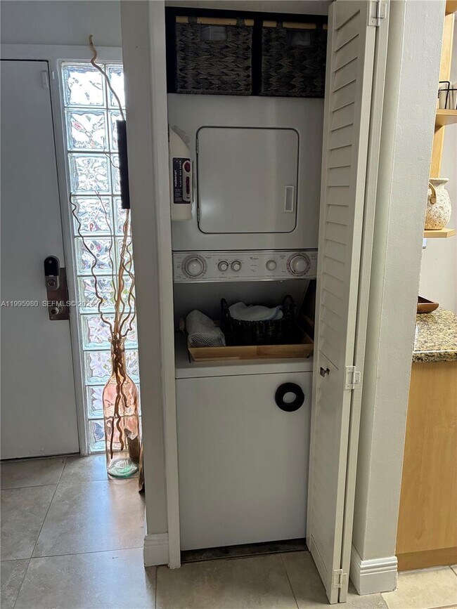 Building Photo - 6858 NW 173rd Dr