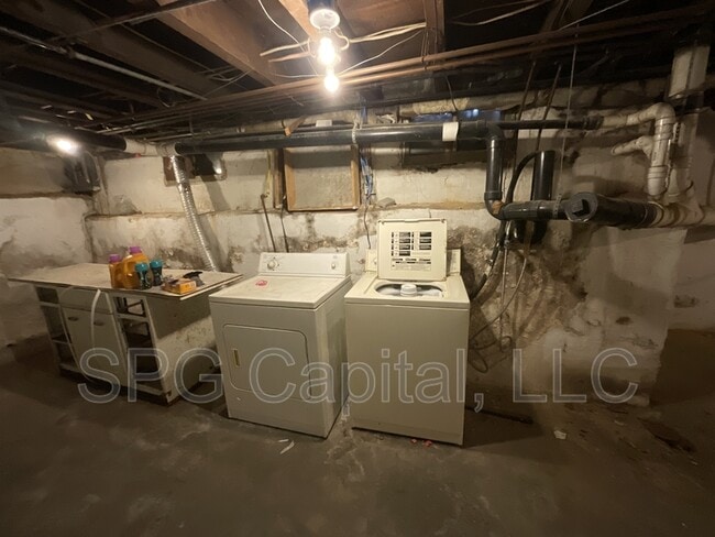 Building Photo - 260 W Jackson St